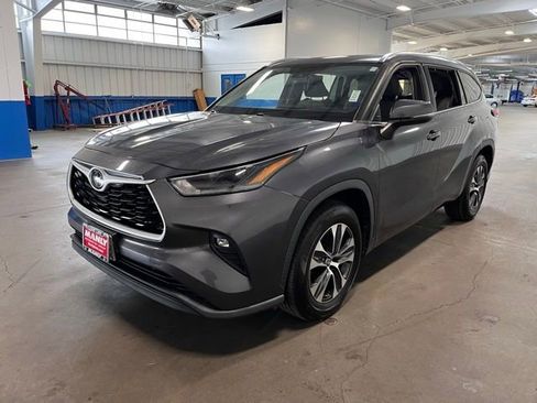 Used 2021 Toyota Highlander XLE FWD image 7