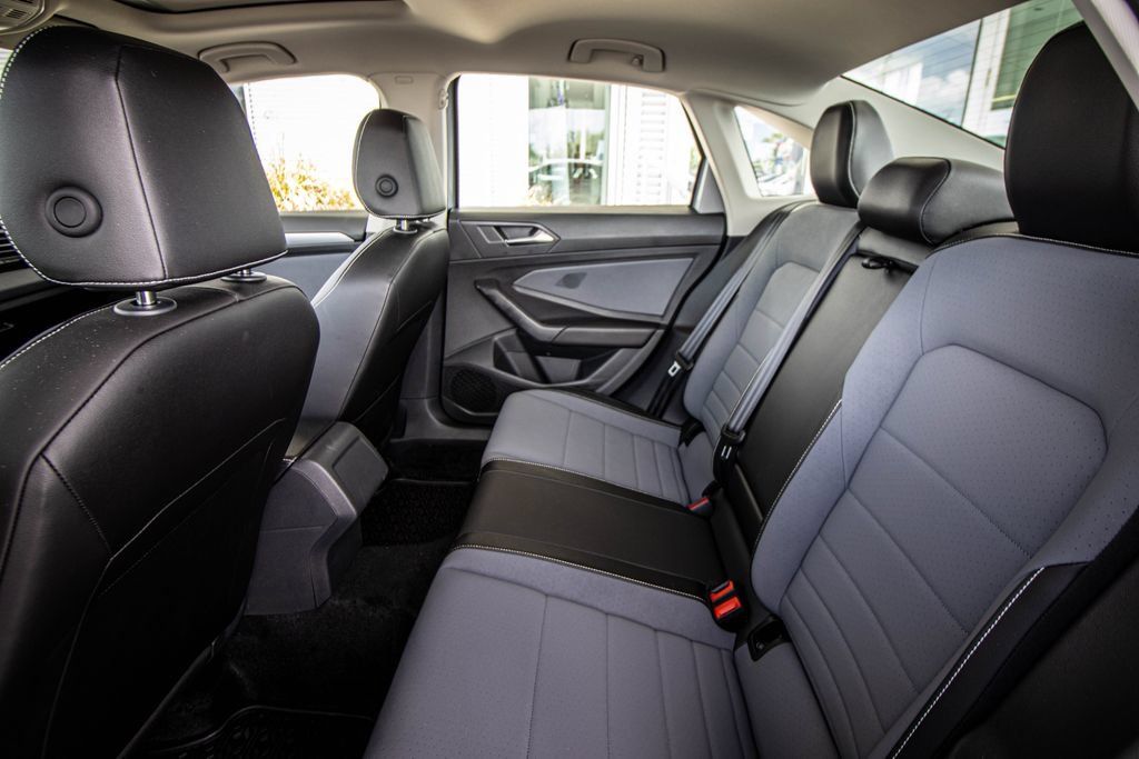 Certified 2026 Volkswagen Jetta SE FWD image 25