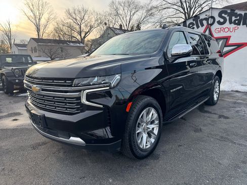 Used 2023 Chevrolet Suburban Premier image 3