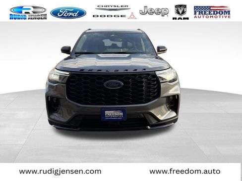 Used 2025 Ford Explorer ST-Line w/ ST-Line Street Pack image 8