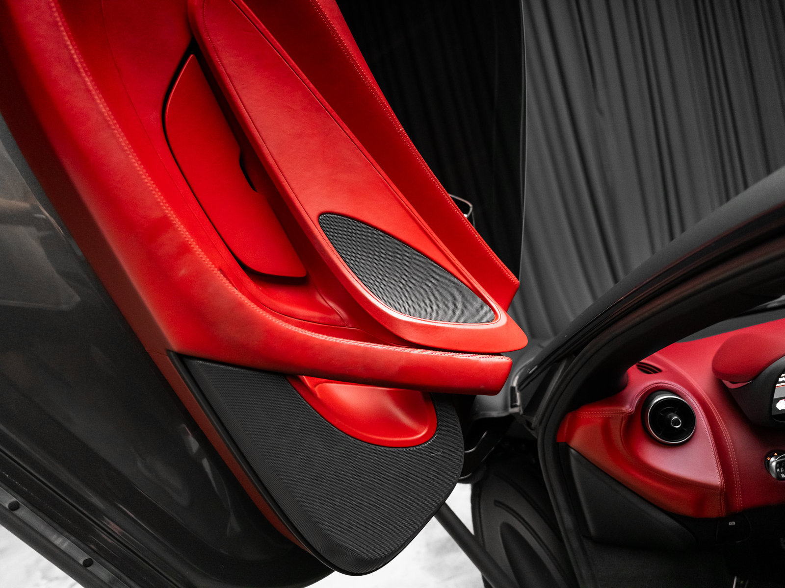 Used 2017 McLaren 570S RWD image 59