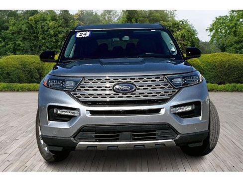 Certified 2024 Ford Explorer Limited image 2