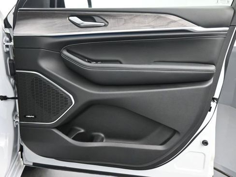 Used 2023 Jeep Grand Cherokee Overland image 20