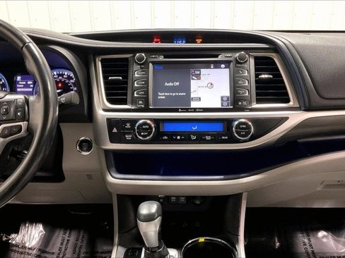 Used 2019 Toyota Highlander Limited Platinum image 6