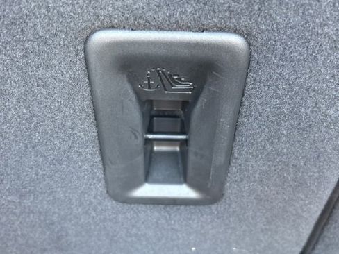 Used 2023 Chevrolet Equinox LT w/ Driver Convenience Package image 17