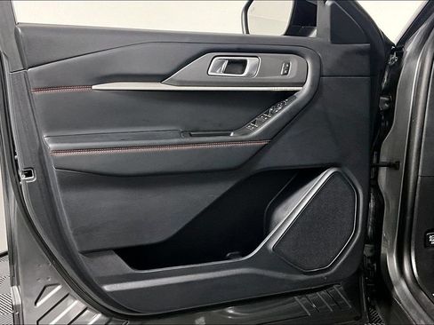 Used 2025 Ford Explorer ST-Line w/ ST-Line Street Pack AWD/4WD image 22