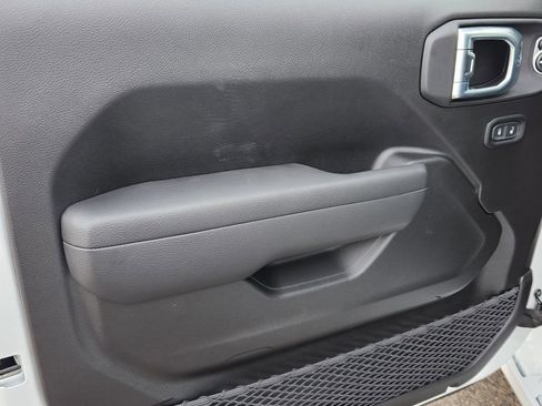 New 2025 Jeep Gladiator Sport image 6