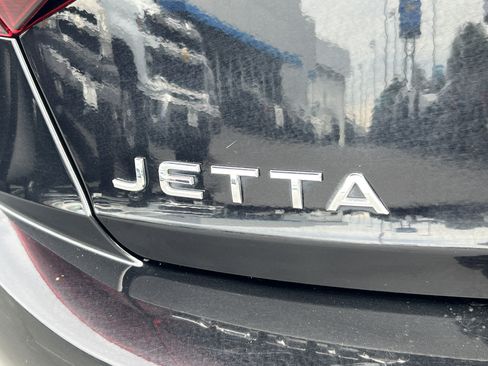 Used 2024 Volkswagen Jetta SE FWD image 9