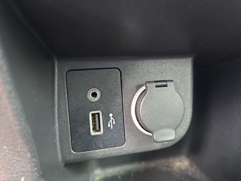 Used 2019 Nissan Kicks S FWD image 27