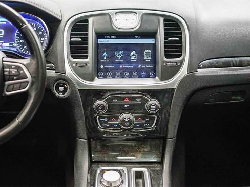 Used 2019 Chrysler 300 Limited image 14