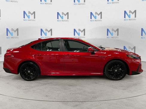 Used 2025 Toyota Camry SE FWD image 6