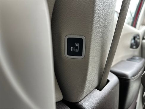 Used 2018 Chrysler Pacifica Touring-L Plus image 48