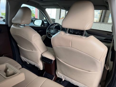 Used 2022 Toyota Highlander XLE FWD image 35
