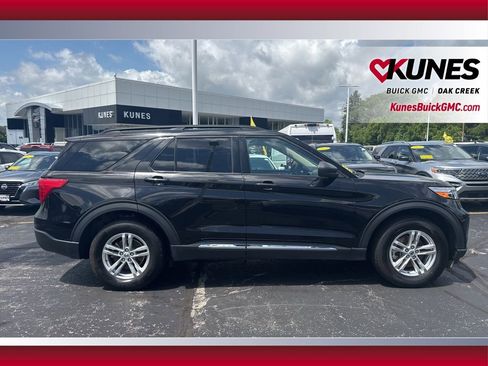 Used 2023 Ford Explorer XLT w/ Equipment Group 202A image 3