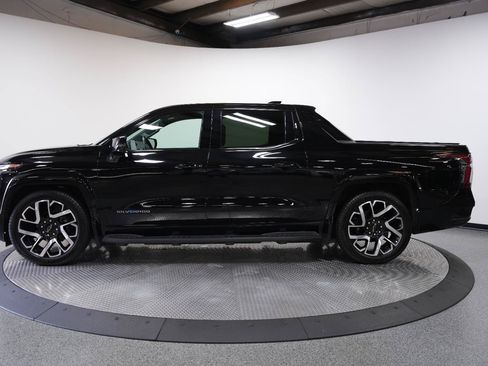 Used 2025 Chevrolet Silverado EV RST AWD/4WD image 5