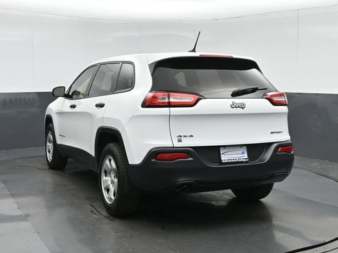 Used 2017 Jeep Cherokee Sport w/ Cold Weather Group AWD/4WD image 5