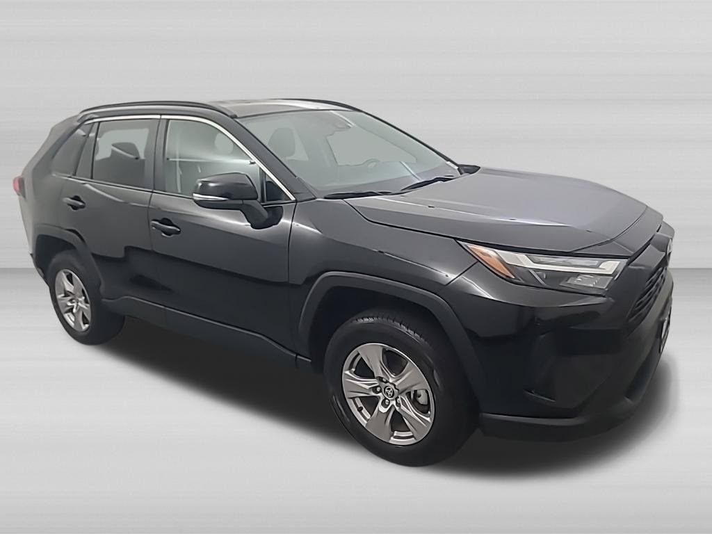 Used 2025 Toyota RAV4 XLE AWD/4WD image 3