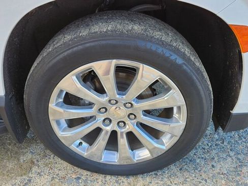 Used 2021 Chevrolet Tahoe Premier w/ Premium Package image 17