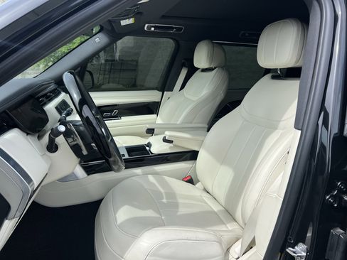 Used 2024 Land Rover Range Rover Long Wheelbase SE image 16
