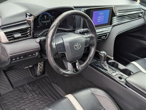 Used 2025 Toyota Camry SE FWD image 14