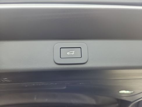 Used 2025 Land Rover Range Rover Sport SE image 14