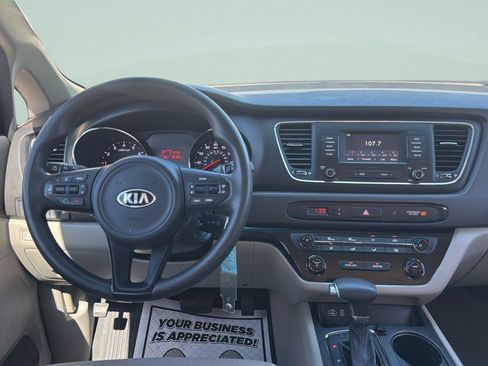Used 2018 Kia Sedona L FWD image 10