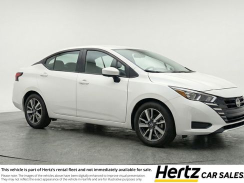 Used 2025 Nissan Versa SV image 1