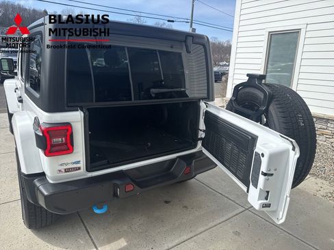 Used 2023 Jeep Wrangler Unlimited Sahara w/ Cold Weather Group AWD/4WD image 45
