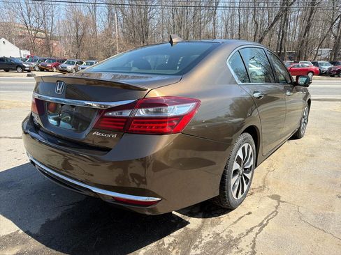 Used 2017 Honda Accord Hybrid Sedan image 5