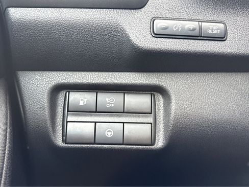 Used 2019 Nissan Leaf SV w/ SV Technology Package image 9