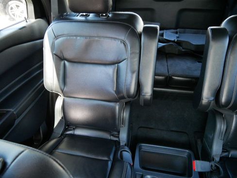 Used 2020 Ford Explorer XLT w/ Equipment Group 202A AWD/4WD image 12