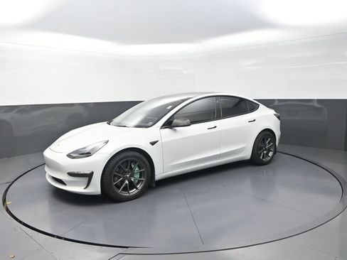 Used 2022 Tesla Model 3 Long Range AWD/4WD image 36