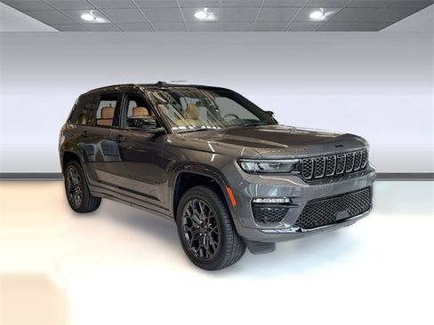 New 2025 Jeep Grand Cherokee Summit image 7
