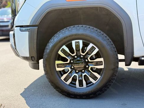Used 2025 GMC Sierra 2500 Denali Ultimate AWD/4WD image 9
