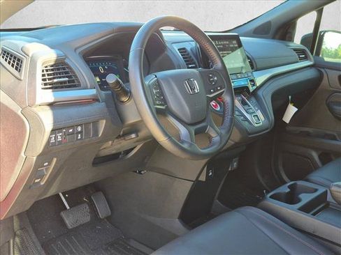 Used 2024 Honda Odyssey Sport image 2