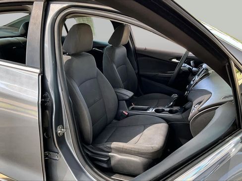 Used 2019 Chevrolet Cruze LT w/ Convenience Package FWD image 9