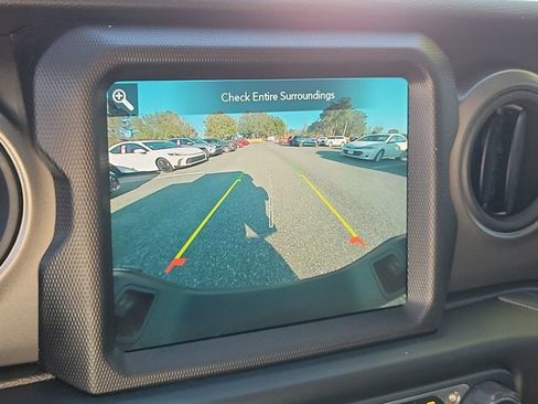 Used 2023 Jeep Gladiator Sport image 27