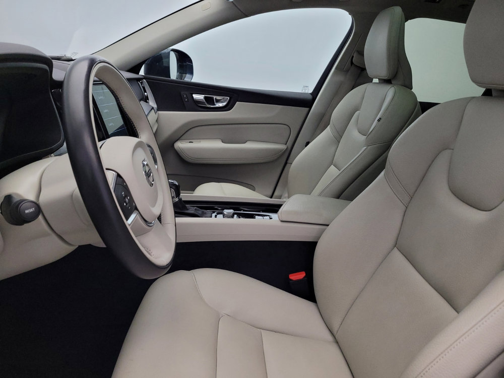 Used 2019 Volvo XC60 T5 Momentum w/ Premium Package AWD/4WD image 17