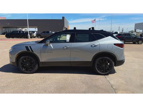 New 2026 Chevrolet Blazer LT w/ LPO, Black Sport Package FWD image 5