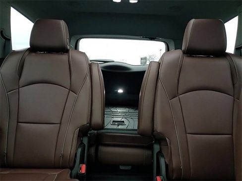Certified 2018 Buick Enclave Avenir w/ Avenir Technology Package image 22