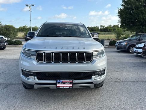 Used 2024 Jeep Wagoneer Series II w/ Flexible Seating Group AWD/4WD image 8
