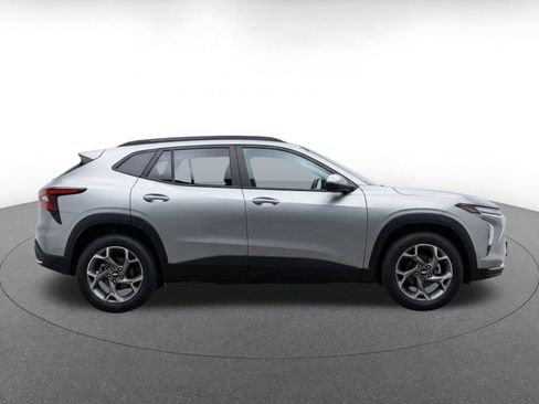 Used 2025 Chevrolet Trax LT w/ LT Convenience Package FWD image 10