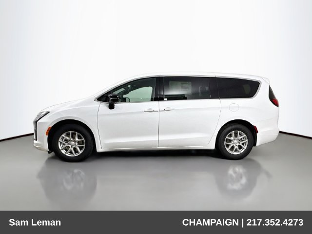 New 2027 Chrysler Pacifica Select FWD image 4