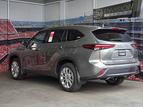 Certified 2026 Toyota Highlander Limited AWD/4WD image 6