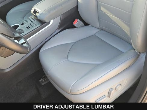 Used 2021 Toyota Highlander XLE AWD/4WD image 15