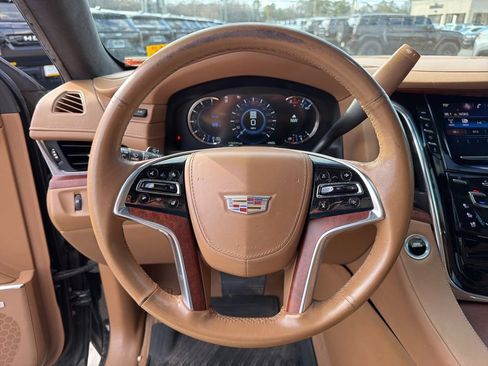 Used 2017 Cadillac Escalade Platinum image 24