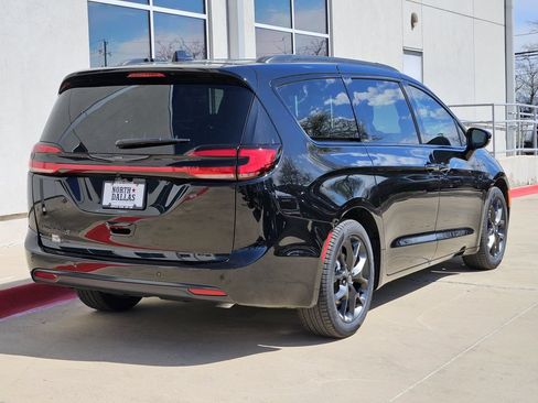 New 2026 Chrysler Pacifica Select w/ S Appearance Package FWD image 3