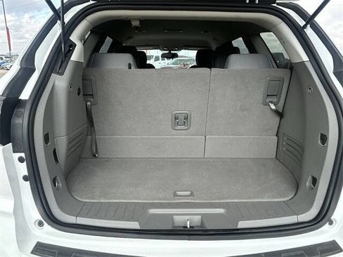 Used 2017 Chevrolet Traverse LT image 27