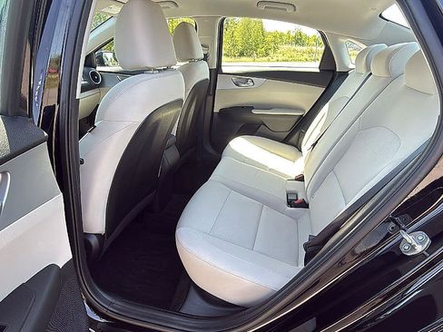 Used 2023 Kia Forte LXS w/ LXS Technology Package FWD image 20