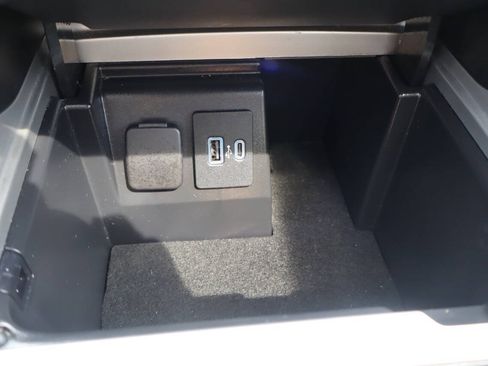 Used 2022 Ford Explorer Limited w/ Equipment Group 301A AWD/4WD image 21